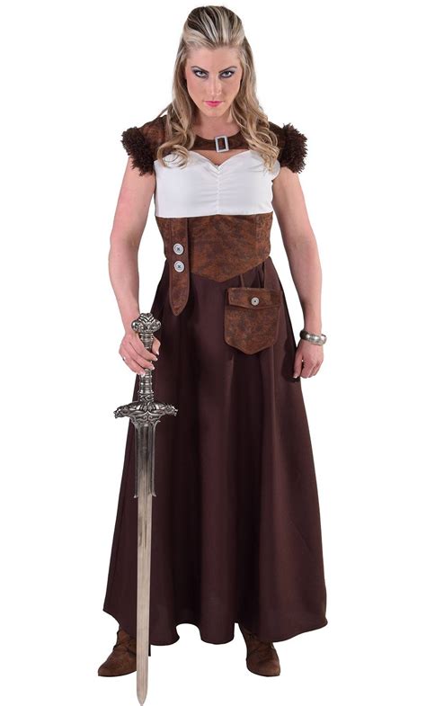 Quelles sont les autres façons de compléter un costume viking pour femme ?